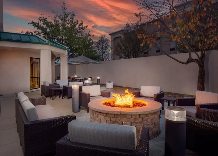 Courtyard By Marriott Dayton North Hotel
