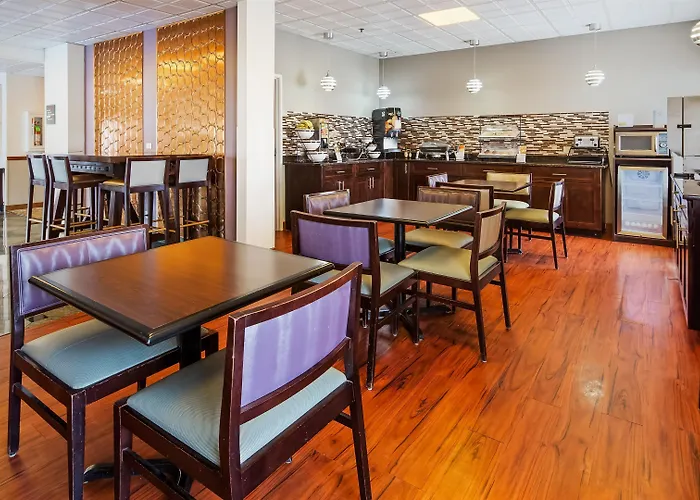 Franklin Park Hotels