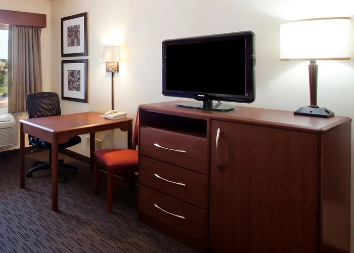 Ham Lake Hotels