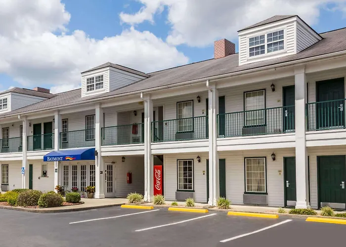 Baymont By Wyndham Waycross Hotel