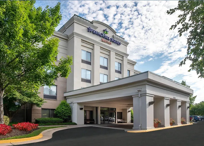 Centreville Hotels