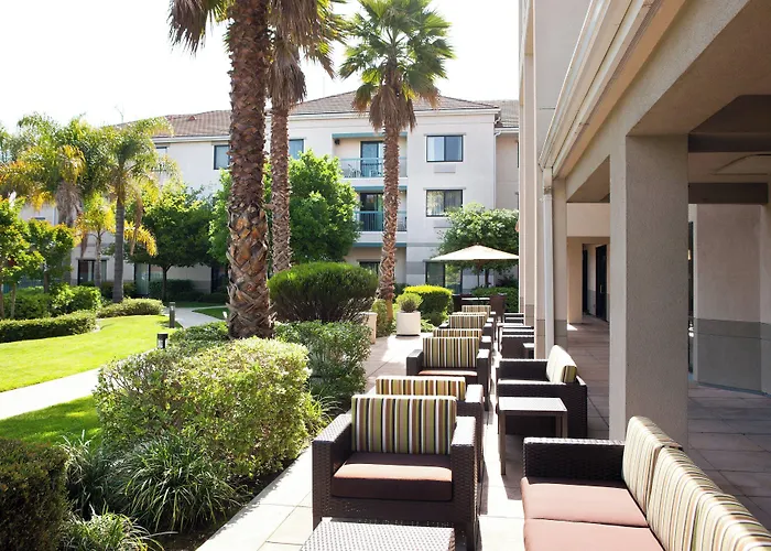 Courtyard By Marriott Oakland Airport Hotel