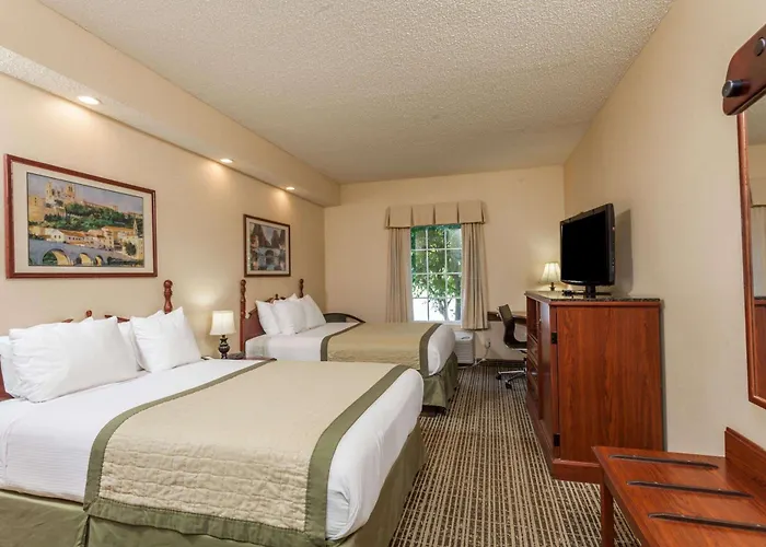Baymont By Wyndham Columbia Maury Hotel