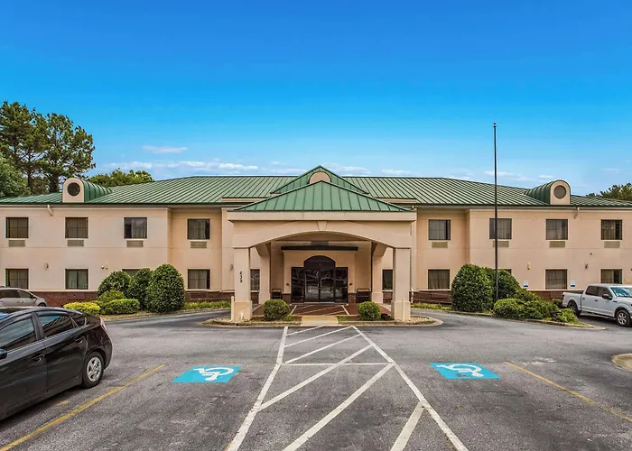 Econo Lodge Inn & Suites Marietta Near Dobbins Arb