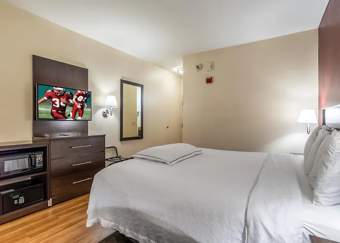 South Deerfield Hotels