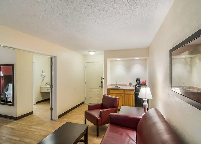 Red Roof Inn & Suites Pensacola East - Milton