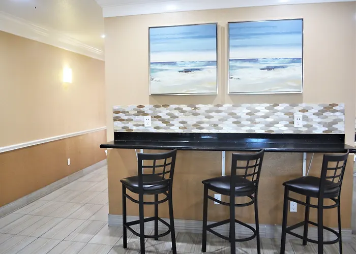 Super 8 By Wyndham Galveston Hotel