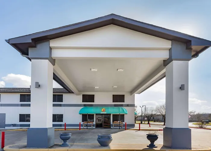 Super 8 By Wyndham League City Kemah Area
