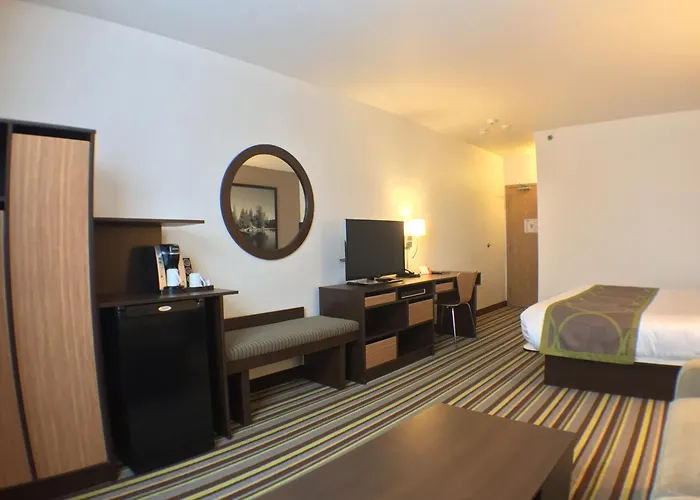 Kenora Hotels
