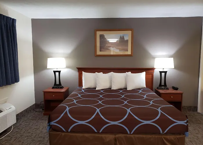 Grand Island Hotels