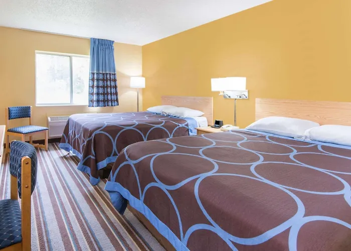 Super 8 By Wyndham Medina Hotel