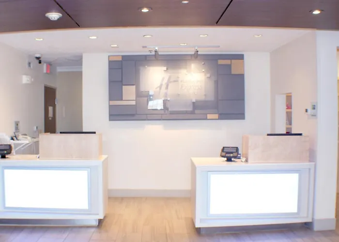 Plainview Hotels