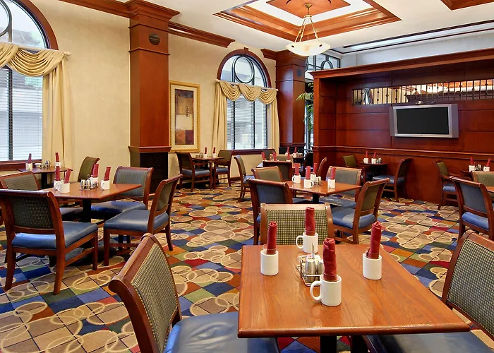 Courtyard By Marriott Norfolk Downtown Hotel