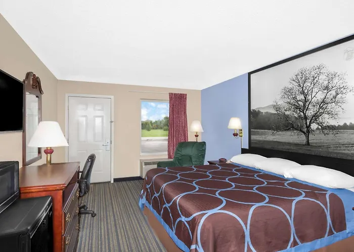 Whiteville Hotels