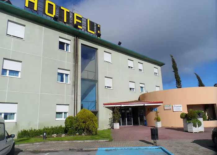 Villagonzalo Pedernales Hotels