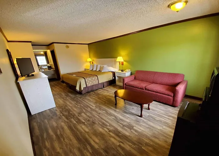 Monett Hotels