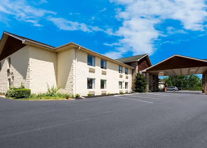 Berkeley Springs Hotels