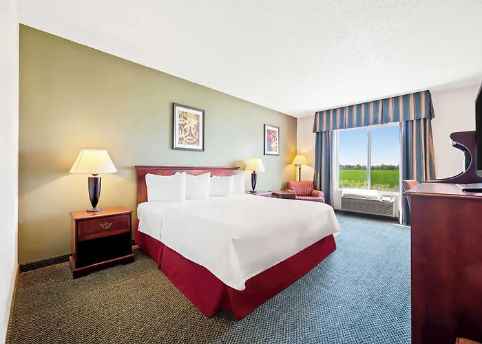 Annawan Hotels