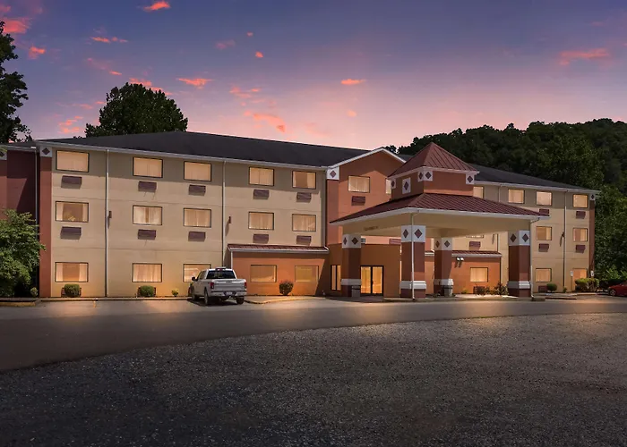 Chapmanville Hotels