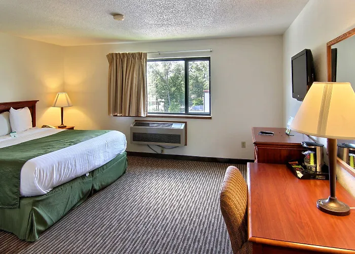 Days Inn & Suites By Wyndham Traverse City