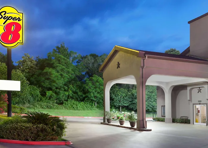 Hotel Piney Woods