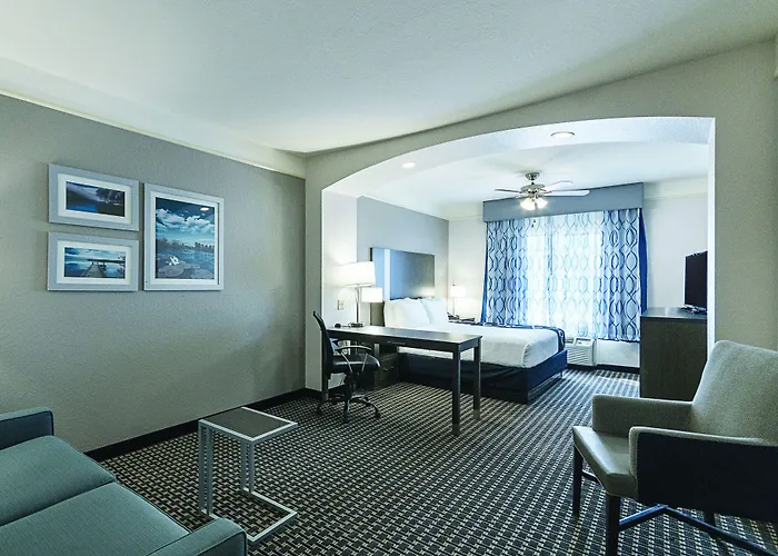 La Quinta By Wyndham Conroe Hotel