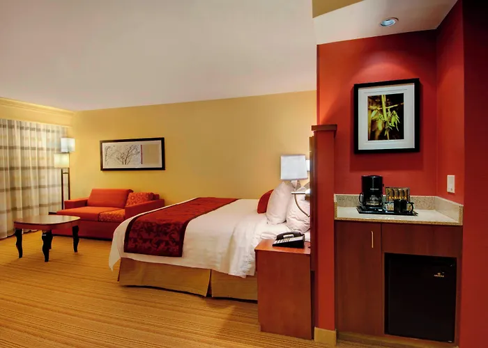 Courtyard By Marriott Madison East Hotel