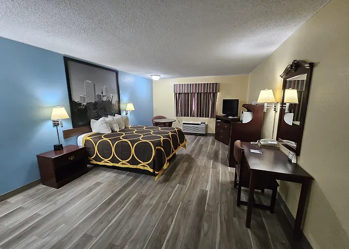 Clinton Hotels
