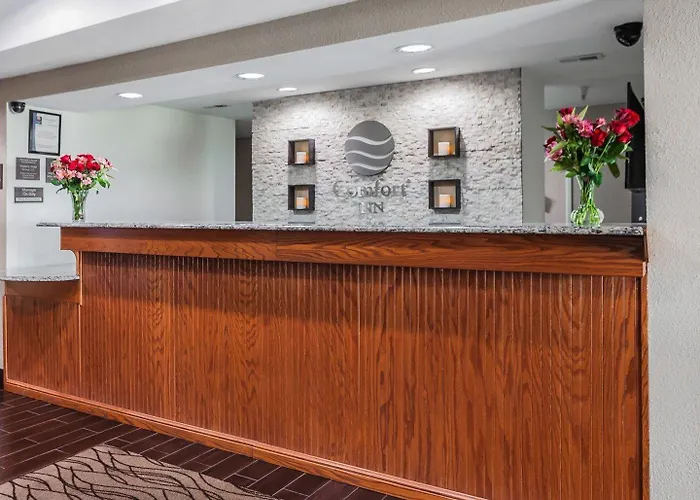 Moberly Hotels