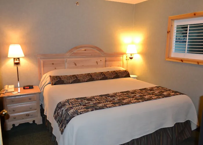 Alanson Hotels