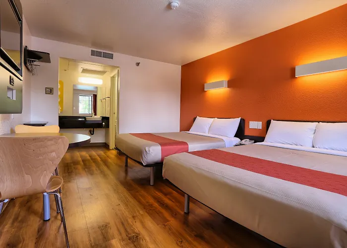 Super 8 By Wyndham Petaluma Hotel