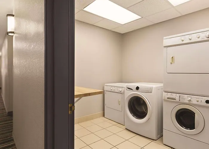 Willmar Hotels