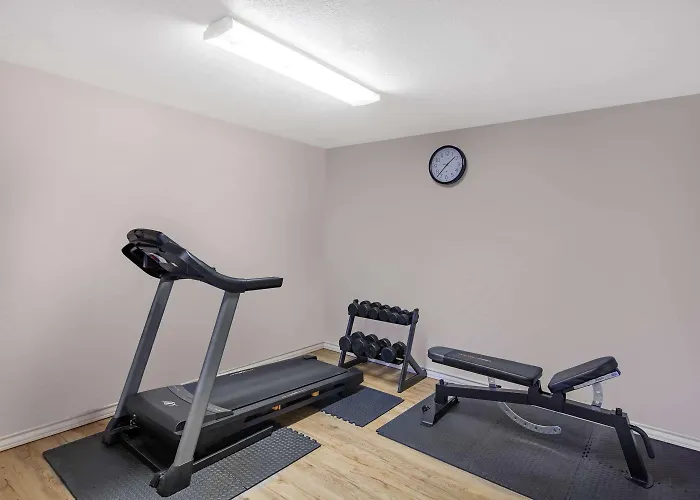 Elmendorf Hotels