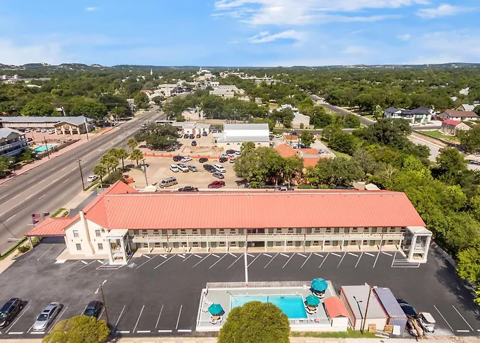 Super 8 By Wyndham Fredericksburg Hotel