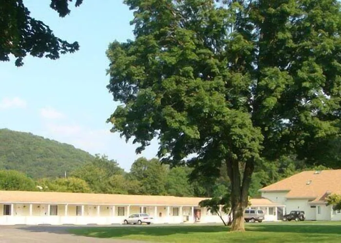 New Milford Hotels