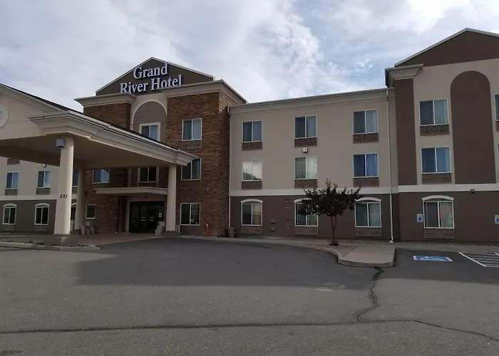 Grand River Hotel Parachute