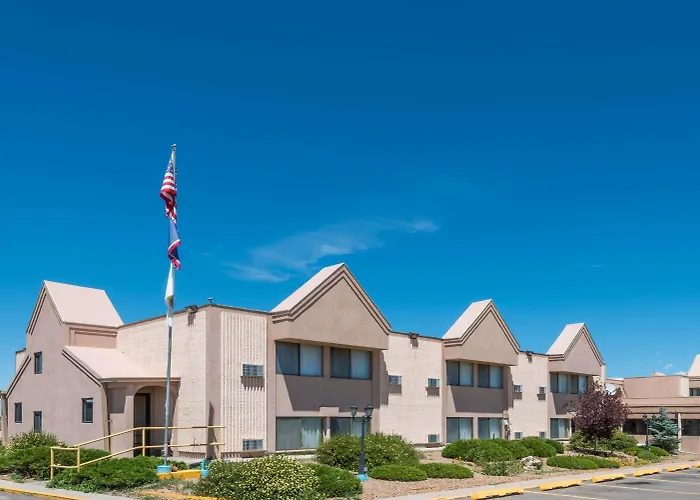 Super 8 By Wyndham Laramie Hotel
