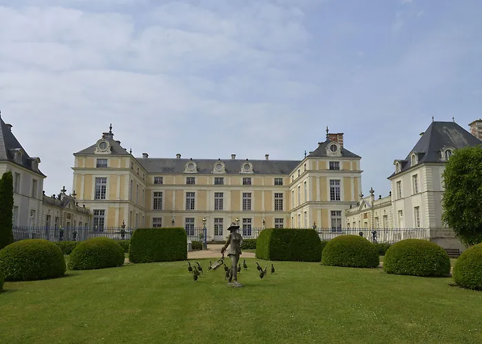 Maulevrier Hotels