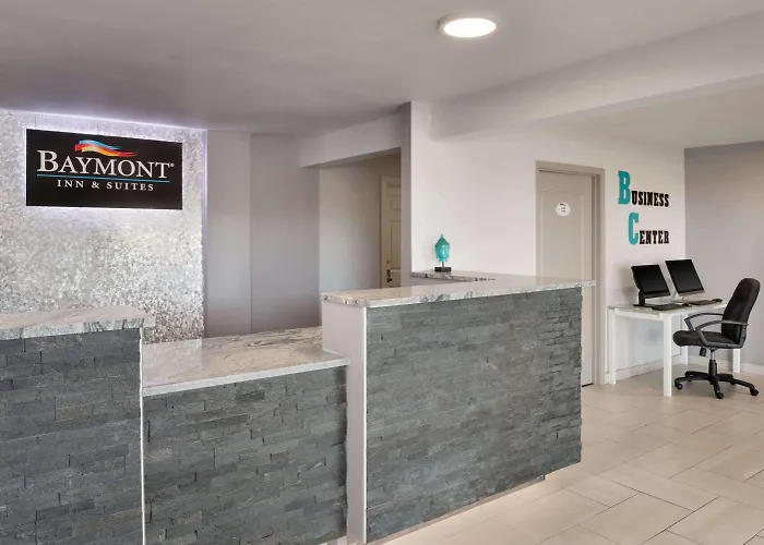 Baymont By Wyndham Des Moines North Hotel