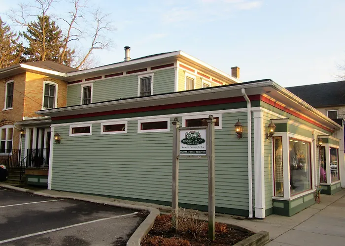 Hidden Garden Cottages & Suites Saugatuck