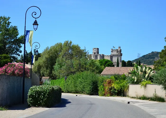 Saint-Laurent-des-Arbres Hotels