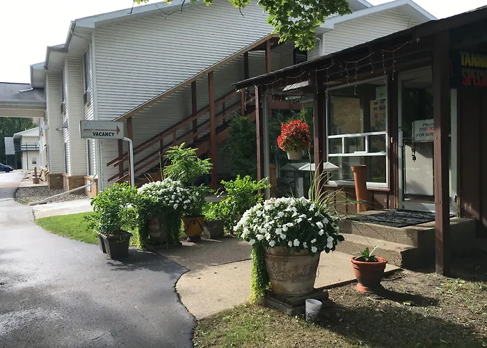 Allegan Hotels