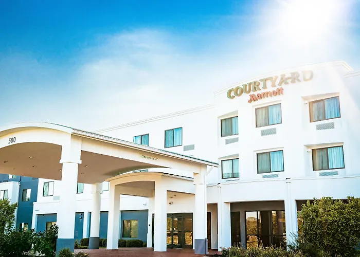 Courtyard By Marriott Kingston Hotel