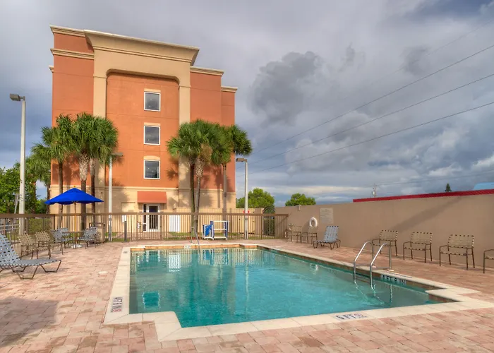 Hampton Inn & Suites Cape Coral / Fort Myers