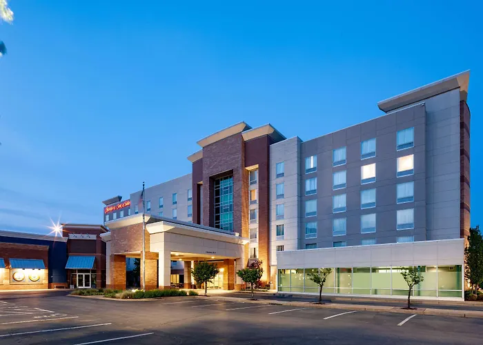 Hampton Inn & Suites St. Louis At Forest Park