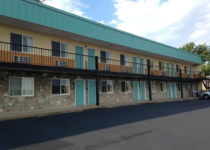 Super 8 By Wyndham Hazleton Motel