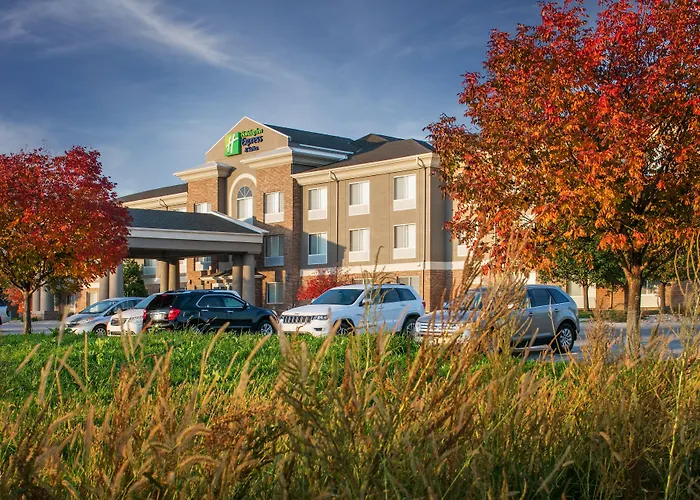 Holiday Inn Express & Suites Bellevue -Omaha Area- By Ihg