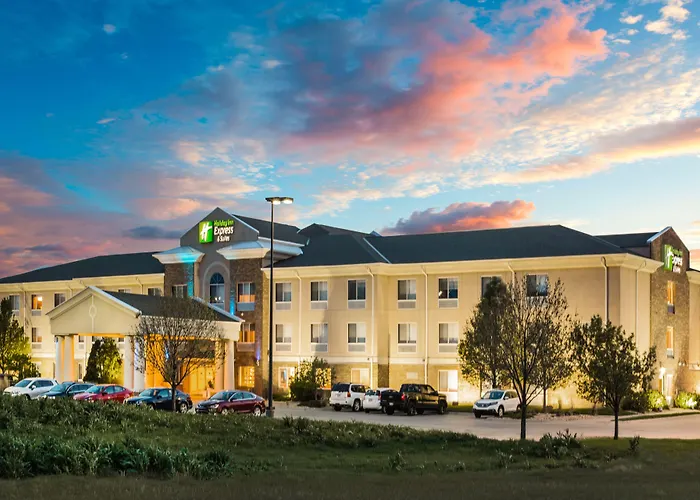 Holiday Inn Express & Suites Bellevue -Omaha Area- By Ihg