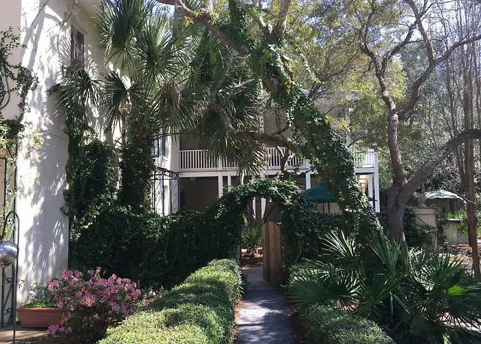 Hibiscus Coffee & Guesthouse Grayton Beach