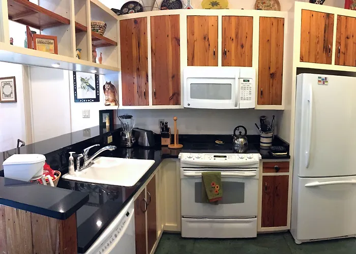 Hibiscus Coffee & Guesthouse Grayton Beach